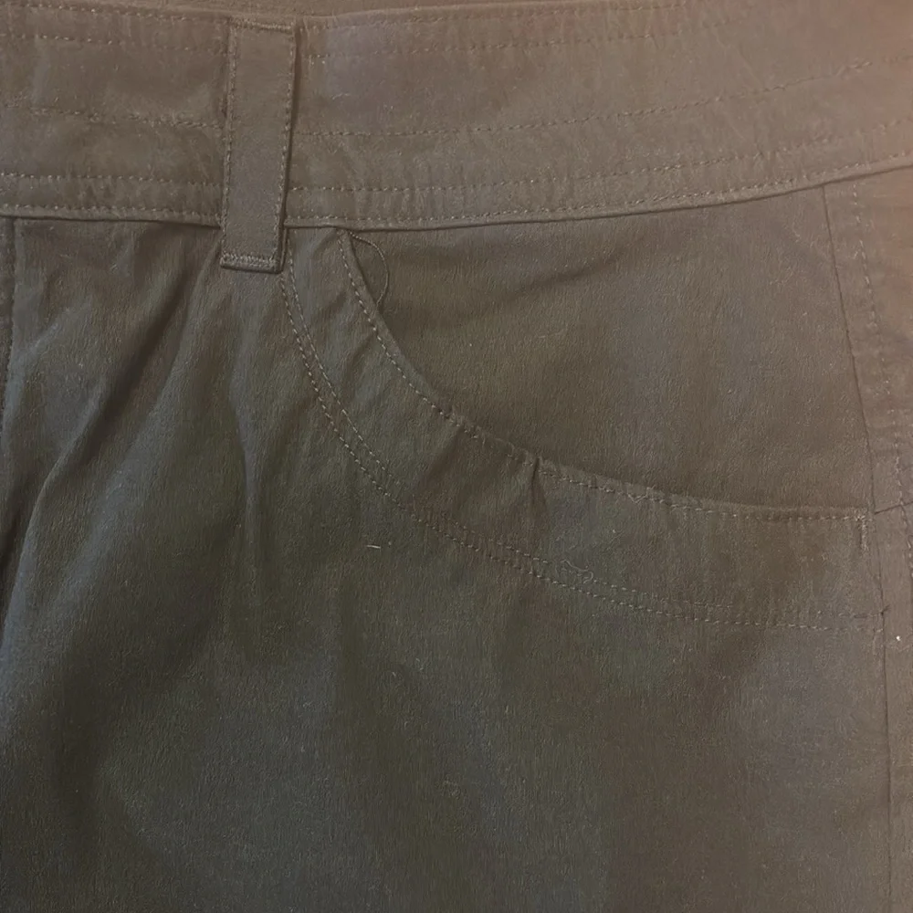 Eddie Bauer Women's Black Cargo Shorts